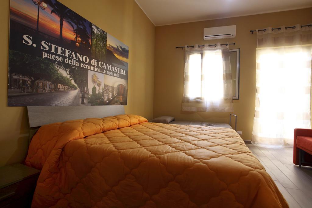 B&B La Grande Mela Santo Stefano di Camastra Quarto foto