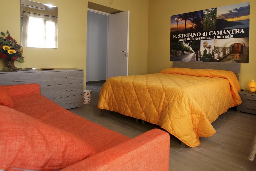 B&B La Grande Mela Santo Stefano di Camastra Quarto foto